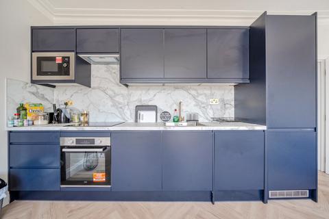 Flat B, 7 Farren Road, London, SE23 2DZ