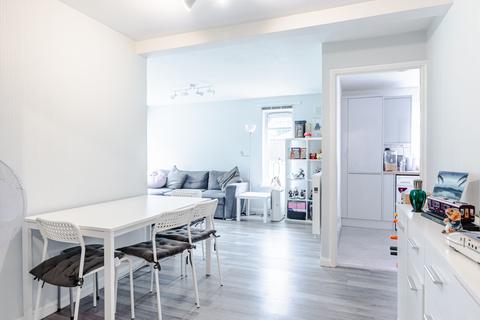 2 bedroom flat for sale, Leeds LS17
