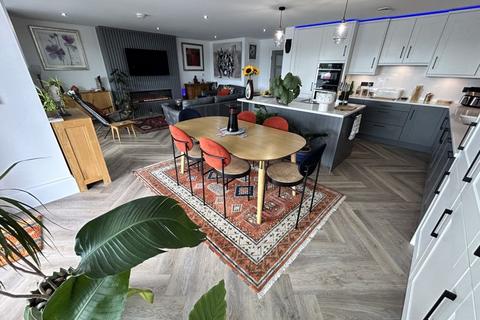 2 bedroom apartment for sale, 179 Marine Drive, Rhos on Sea