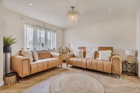 3 bedroom detached house for sale, Dunlin Court, Banbury