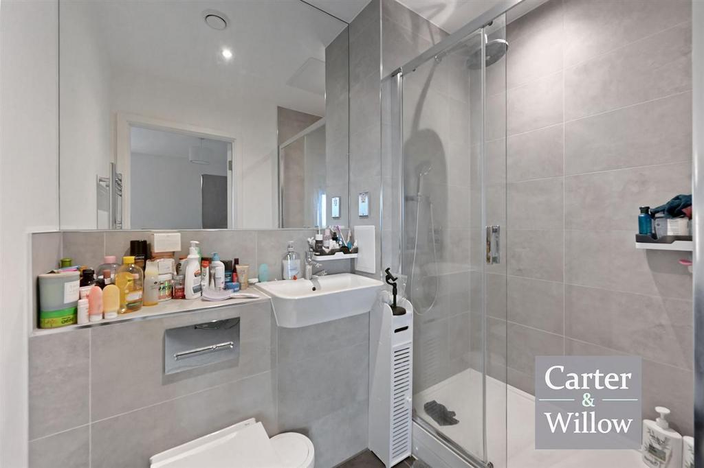 En suite shower