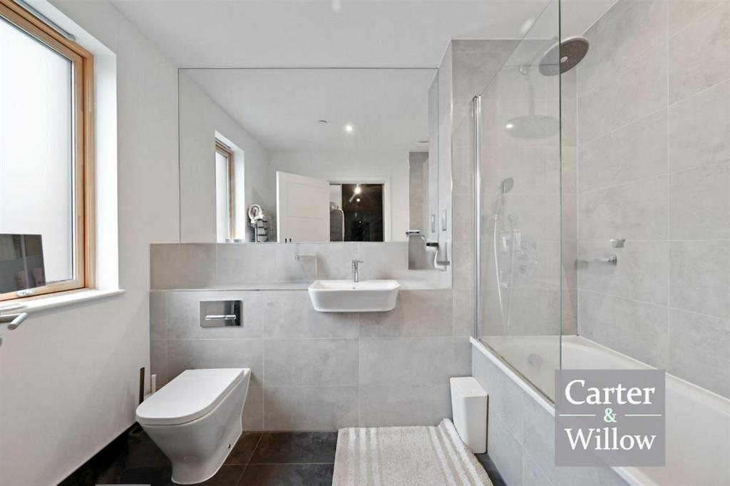 En suite Bathroom/WC