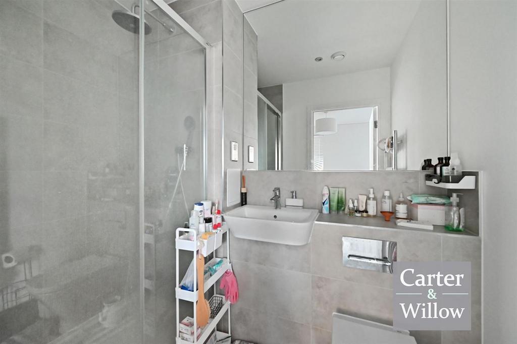 En suite Shower