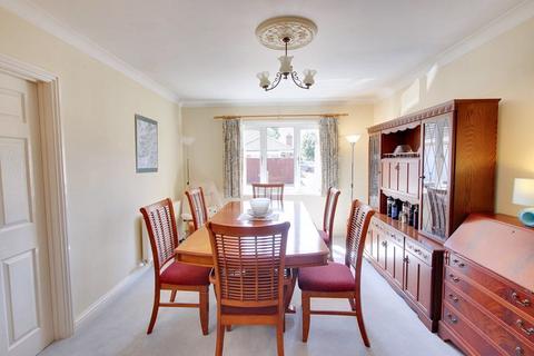 8 Beatrice Way, Trowbridge, BA14 7TX