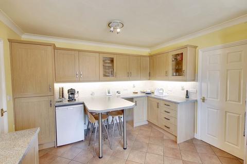 8 Beatrice Way, Trowbridge, BA14 7TX