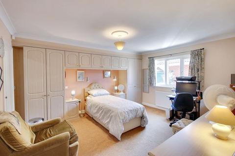 8 Beatrice Way, Trowbridge, BA14 7TX