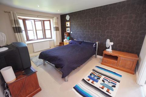 2 bedroom flat for sale, London Road, High Wycombe HP11