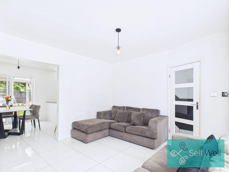 Lounge/Dining Area