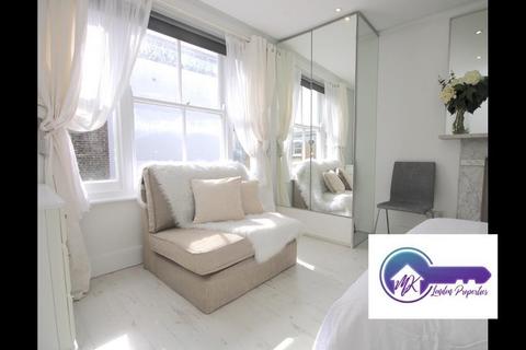1 bedroom in a flat share to rent, London W2