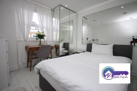 1 bedroom in a flat share to rent, London W2