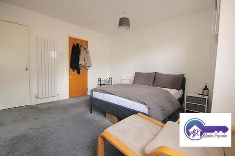 1 bedroom in a flat share to rent, London E14