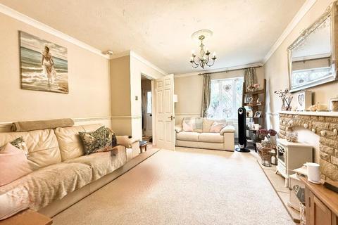 3 bedroom end of terrace house for sale, Spayne Close, Barton Hills, Luton, Bedfordshire, LU3 4BA