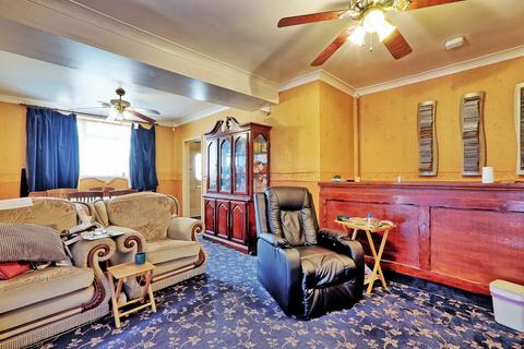 2 Montgomery Crescent, Romford, RM3 7UJ
