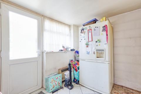 2 Montgomery Crescent, Romford, RM3 7UJ