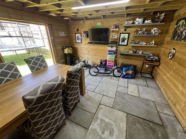 Summer House/Garage
