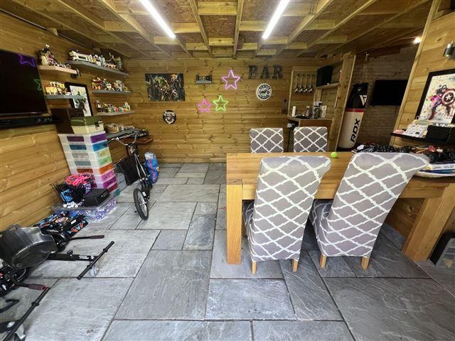 Summer House/Garage