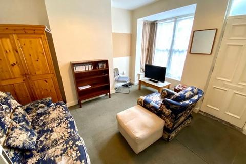 1 bedroom in a house share to rent, 39 Club Garden Road, City Centre