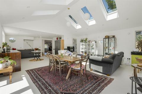 3 bedroom semi-detached house for sale, Dalton Square, Cambridge CB4