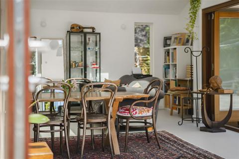 3 bedroom semi-detached house for sale, Dalton Square, Cambridge CB4