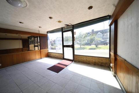 Retail property (high street) to rent, 249 Oakleigh Rd N London N20 0TX
