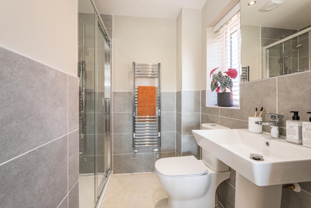 En suite in the Hanbury 4 bedroom home