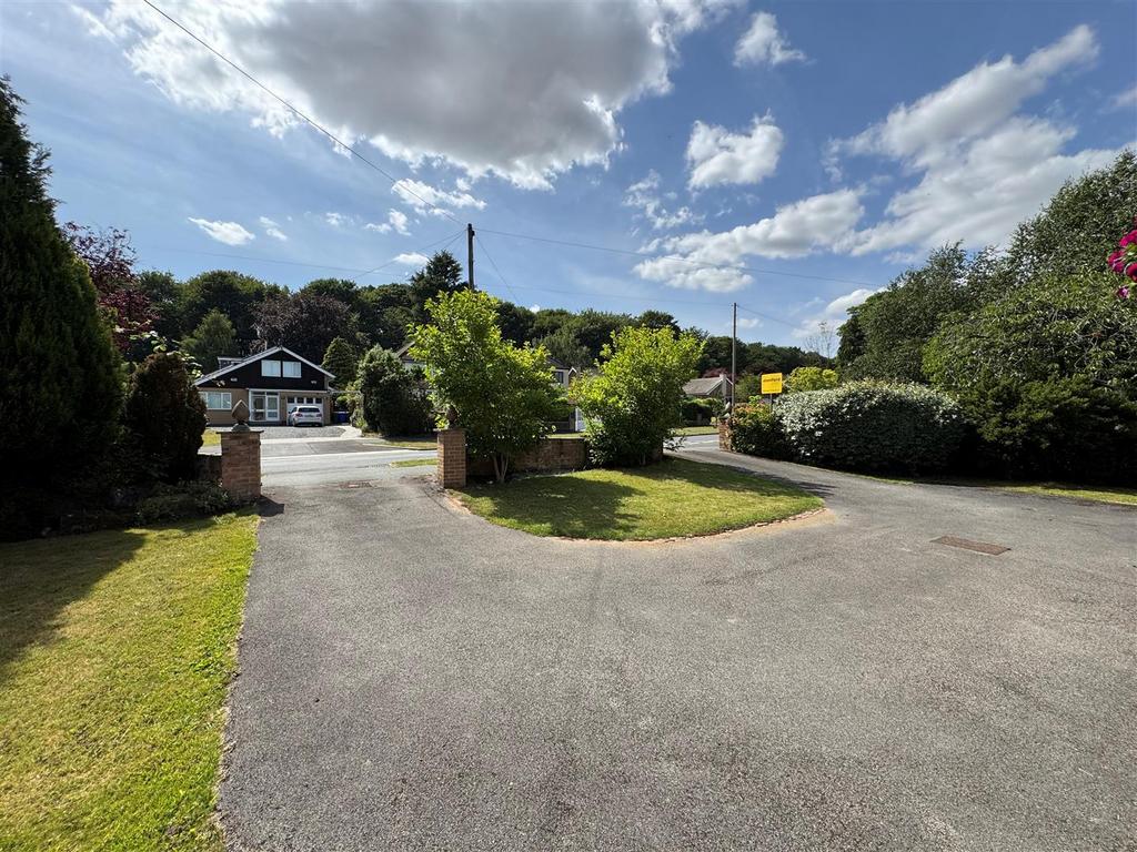 34-36 Elveley Drive b.jpg