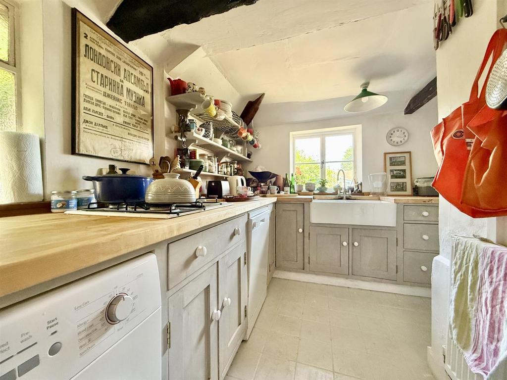 Kitchen2.jpg