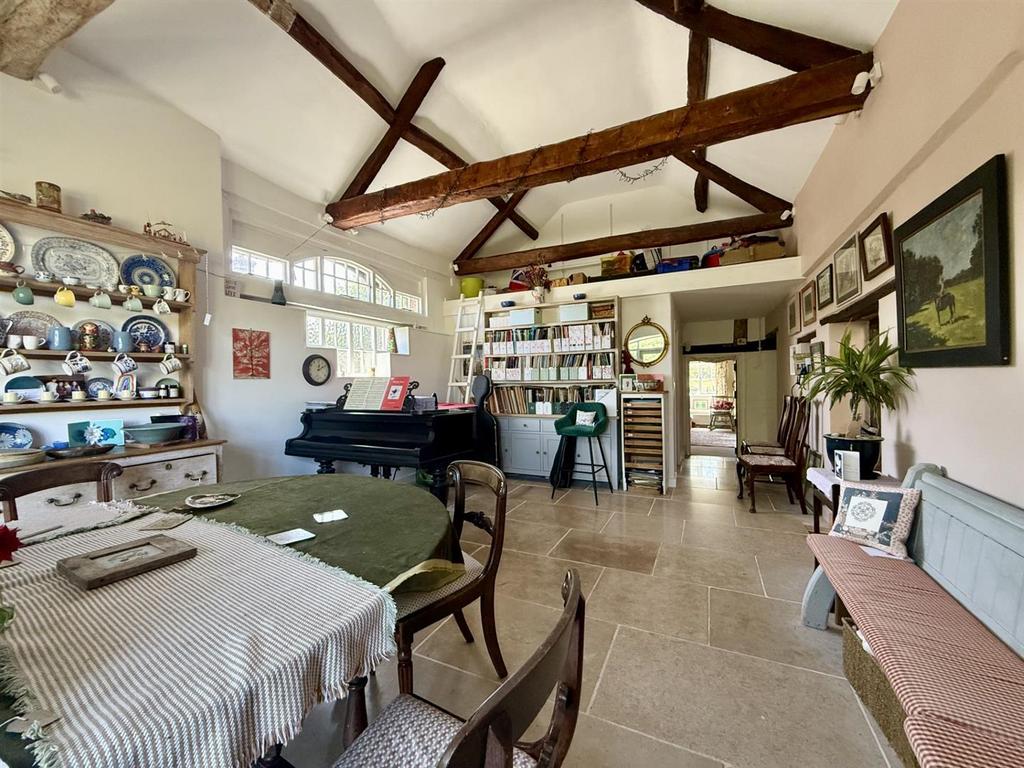 Dining Room2.jpg