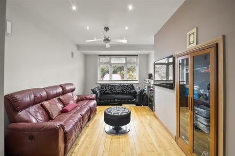 3 bedroom terraced house for sale, Wills Crescent, Whitton TW3