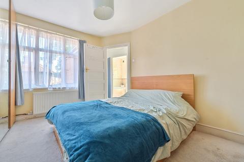2 The Close, London, SE25 5BW