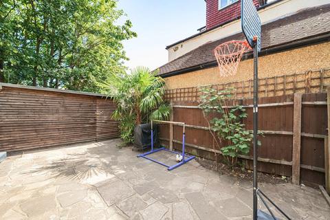 2 The Close, London, SE25 5BW