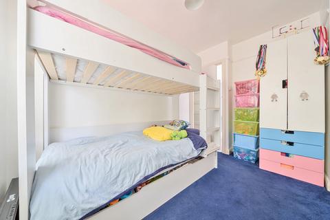 2 The Close, London, SE25 5BW