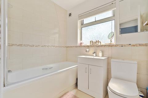 2 The Close, London, SE25 5BW