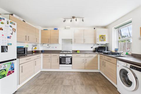 8 Eaton Close, Anlaby, Hull, HU10 7EY