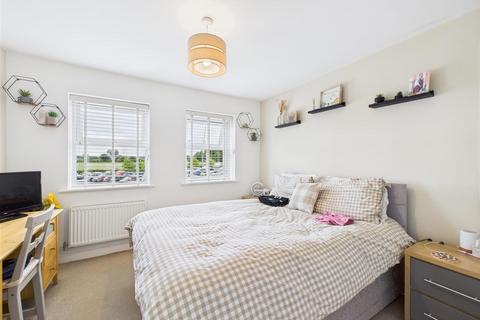 8 Eaton Close, Anlaby, Hull, HU10 7EY