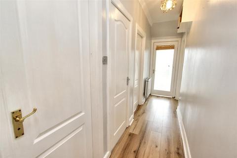 81 Cairneymount Road, Carluke, ML8 4DZ
