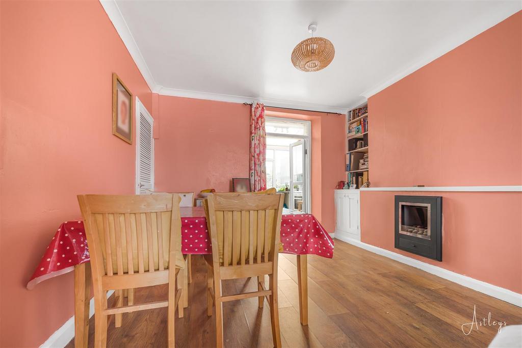 Lounge/Dining Room