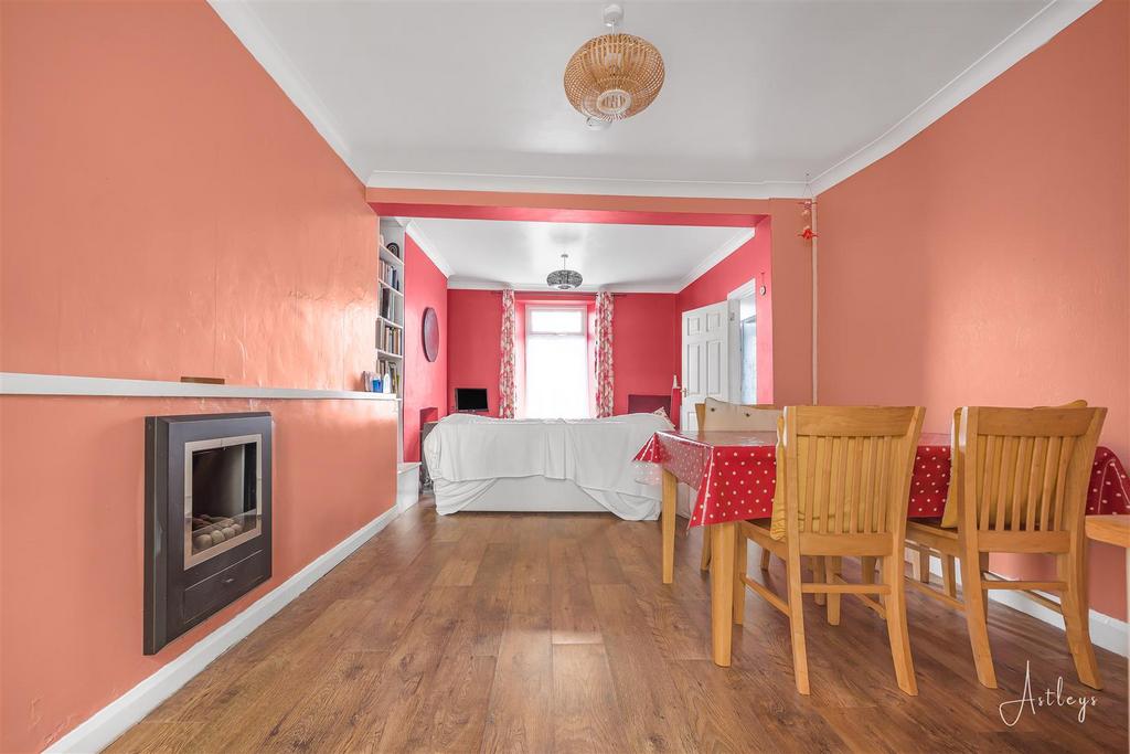 Lounge/Dining Room