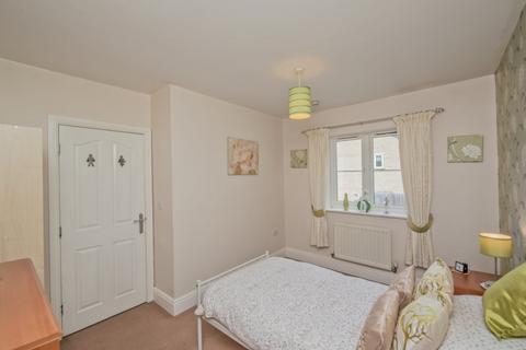 15 Teasel Close, Liversedge, WF15 8BJ