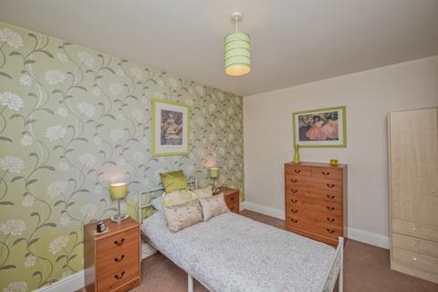 15 Teasel Close, Liversedge, WF15 8BJ