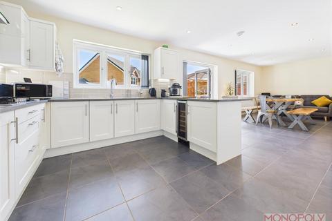 4 bedroom detached house for sale, Maes Gwyrdd, Gwersyllt, Wrexham