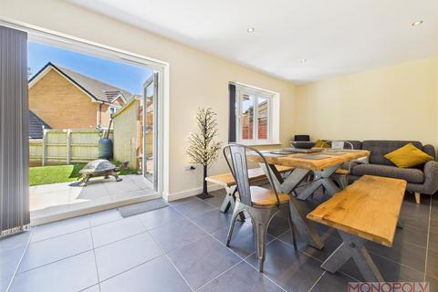 4 bedroom detached house for sale, Maes Gwyrdd, Gwersyllt, Wrexham