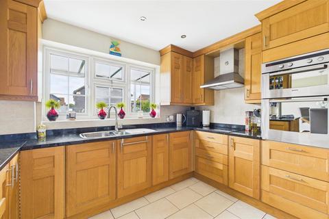 11 Tennand Close, Cheshunt, Waltham Cross, EN7 6DJ