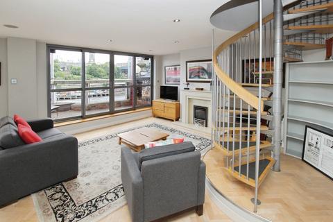 undefined, Quayside, Quayside, Newcastle upon Tyne, NE1