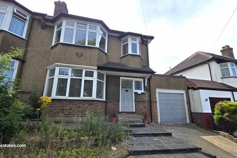 104 Cat Hill, Barnet, EN4 8HX