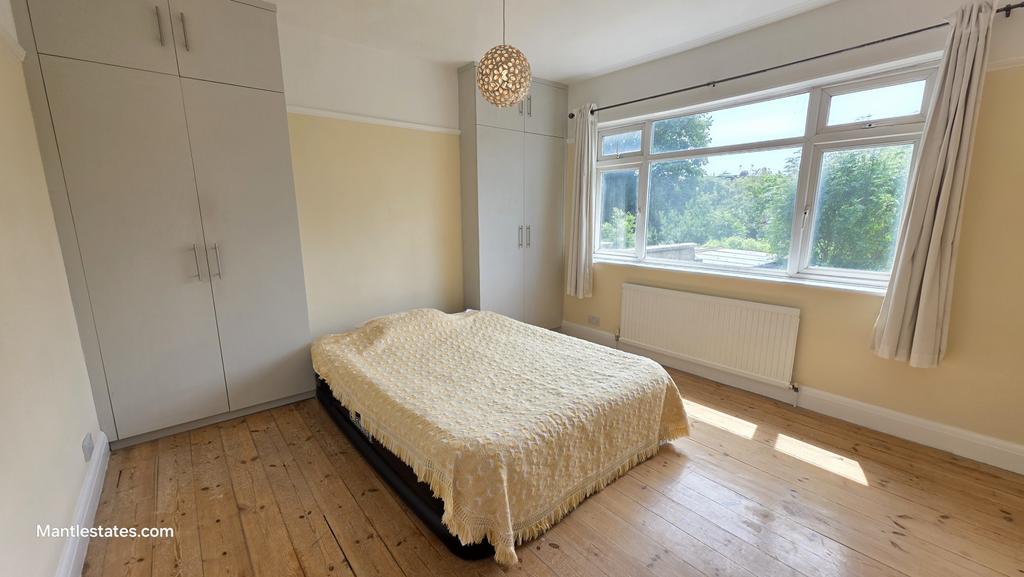 Rear bedroom