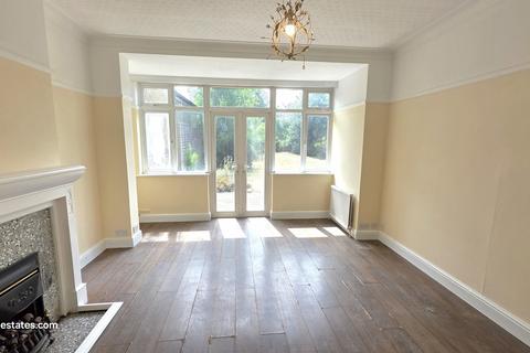 104 Cat Hill, Barnet, EN4 8HX