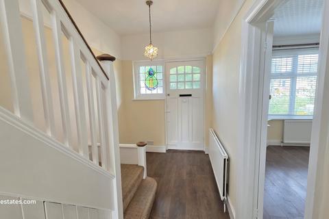 104 Cat Hill, Barnet, EN4 8HX