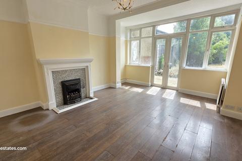 104 Cat Hill, Barnet, EN4 8HX