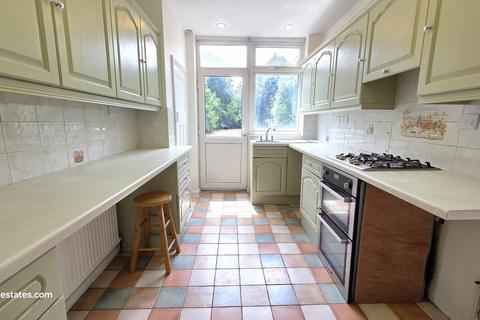 104 Cat Hill, Barnet, EN4 8HX